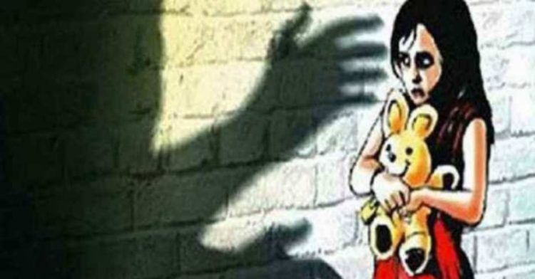 शर्मनाक: भांजी के साथ मामा ने किया अश्लील हरगत।भांजी के शोर मचाने पर आरोपी मामा फरार