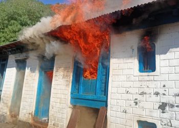 ब्रेकिंग: कपकोट ब्लॉक में बिजली शॉर्ट होने के कारण घर में लगी भयानक आग। मचा हड़कंप