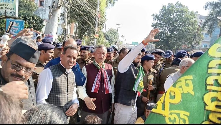 बड़ी खबर: सरकार के खिलाफ यूकेडी का विशाल प्रदर्शन