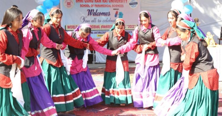 श्री गुरु राम राय स्कूल ऑफ पैरामैडिकल साइंसेज़ में रही गीत संगीत की धूम
