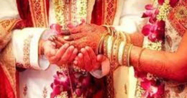 अजब-गजब: पति,पत्नी को धोखा देकर पहुंचा दूसरी शादी करने।पत्नी ने किया हंगामा
