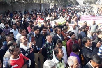 Uttarakhand: वाहन स्वामियों का विधान सभा कूच। 80 हजार से ज्यादा विक्रम, ऑटो, बस और ट्रकों के पहिये थमने से परेशानी।