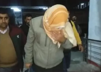 बड़ी खबर: सेल्स टैक्स अधिकारी रिश्वत लेते रंगे हाथ गिरफ्तार