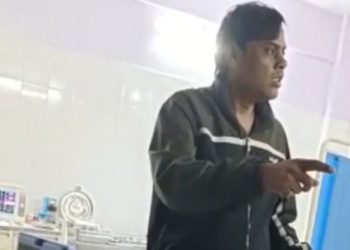 शर्मनाक : नशे में धुत डॉक्टर ने जमकर काटा हंगामा, देखिए एक्सक्लूसिव वीडियो