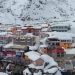 सीजन की पहली बर्फ के सफेद चादर से ढका बदरीनाथ धाम। श्रद्धालुओं में भारी उत्साह