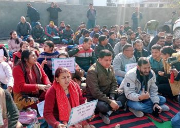 बड़ी खबर: विधानसभा बर्खास्त कर्मियों को यूकेडी ने दिया समर्थन