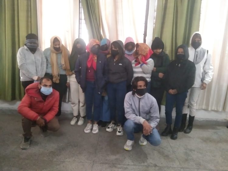 बड़ी खबर: स्पा सेंटर की आड़ में चल रहा देह व्यापार का धंधा। 13 लोग गिरफ्तार