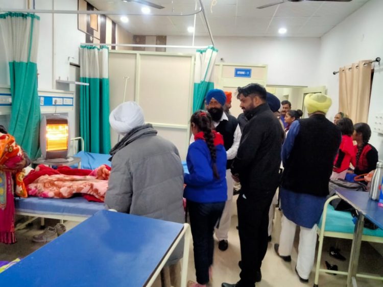 Health news: आर्यन हॉस्पिटल ने लगाया नि:शुल्क स्वास्थ्य कैंप। सैकड़ों की तादाद में पहुंचे मरीज