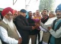 बड़ी खबर: शुगर मिल के बेहतरीन संचालन से खुश। किसानों ने अधिशासी निदेशक को किया सम्मानित