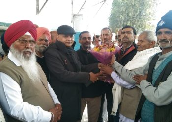 बड़ी खबर: शुगर मिल के बेहतरीन संचालन से खुश। किसानों ने अधिशासी निदेशक को किया सम्मानित