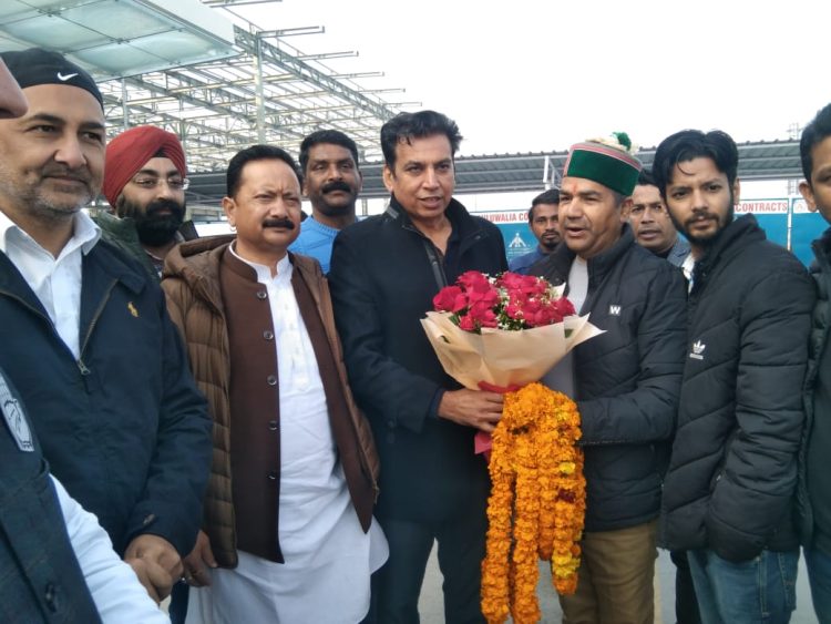 बड़ी खबर: प्रदेश प्रभारी देवेंद्र यादव का हुआ जौलीग्रांट एयरपोर्ट पर जोरदार स्वागत