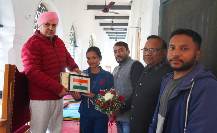 एसजीआरआर विश्वविद्यालय की योग छात्रा साक्षी को युवा खेल महोत्सव में मिला सर्वोच्च स्थान