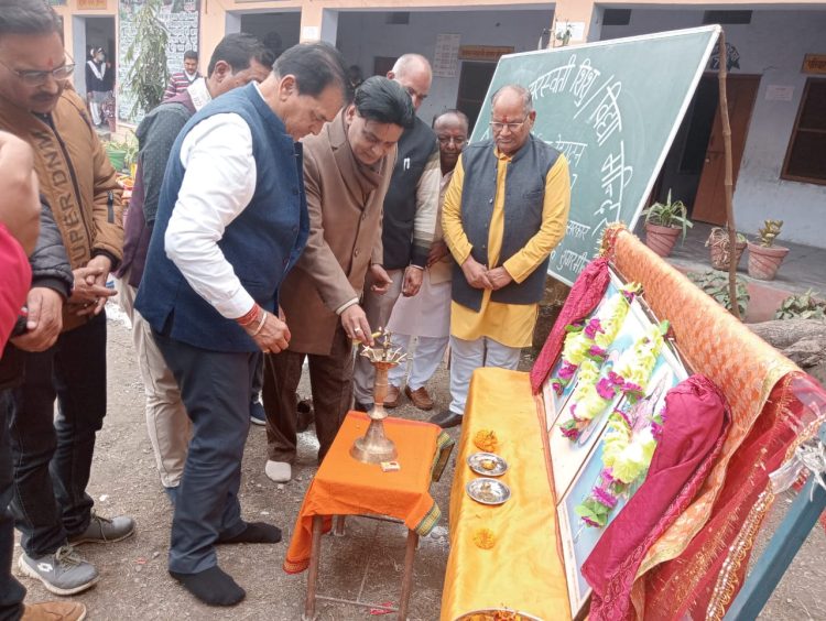 विद्या की आराध्य है  देवी माँ शारदा l अग्रवाल