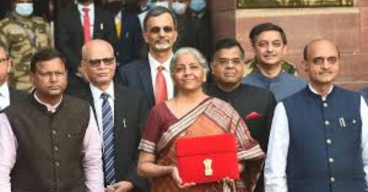 Union Budget 2023: 8वें वेतन आयोग की घोषणा। सरकारी कर्मचारियों को वित्तमंत्री दे सकती हैं बड़ी सौगात