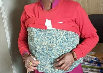 बड़ी खबर: थैला नुमा ब्लाउज के अंदर से 50 पव्वे देसी शराब के बरामद कर महिला को रानीपोखरी पुलिस ने किया गिरफ्तार