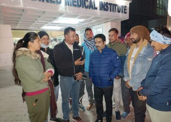 सीएमआई में भर्ती बर्खास्त कार्मिक दीप्ति पांडे से मिले दीपक जोशी