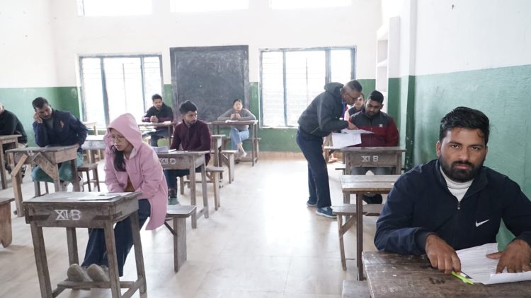 बड़ी खबर: भारी पुलिस सुरक्षा के बीच हुई पटवारी परीक्षा संपन्न