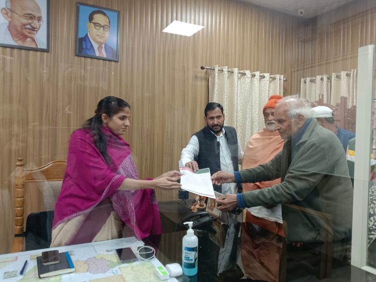 वात्सल्य हत्याकांड को लेकर यूकेडी के साथ डीएम से मिले पूर्व गृह सचिव टावरी