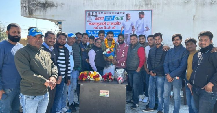 भारत जोड़ो यात्रा में प्रतिभाग कर डोईवाला आगमन पर कांग्रेस कार्यकर्ताओं ने किया मोहित उनियाल का स्वागत