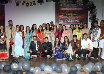 एसजीआरआर पैरामैडिकल फ्रेशर पार्टी में शुभम मिस्टर फ्रेशर व साक्षी मिस फ्रेशर बने