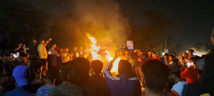 बेरोजगार संघ ने लोक सेवा आयोग और सरकार में बैठे भ्रष्टाचारी/ दानवी शक्तियों का किया दहन