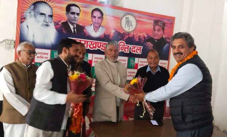 बड़ी खबर: पूर्व कर्नल सहित कई सैन्य अफसर यूकेडी में शामिल