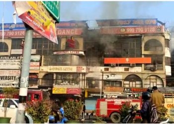 बड़ी खबर : देहरादून के राज प्लाजा में शॉर्ट सर्किट से लगी भयंकर आग,देखें वीडियो