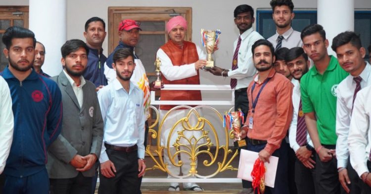 एसजीआरआर विश्वविद्यालय की क्रिकेट टीम ने राज्य स्तरीय क्रिकेट प्रतियोगिता का फाइनल जीता