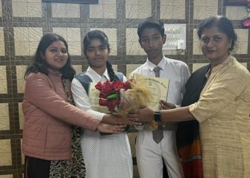 एसजीआरआर पब्लिक स्कूल के छात्र व छात्रा राष्ट्रीय  प्रतियोगिता में नकद पुरस्कार से सम्मानित