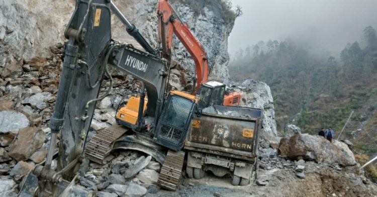 दुखद: उत्तरकाशी में मोटरमार्ग पर कटिंग कार्य के दौरान बोल्डर आने से साइड इंचार्ज की मौत