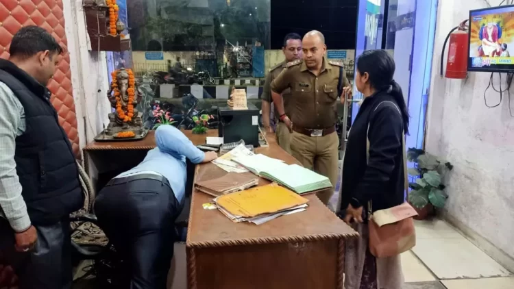 शर्मनाक: पत्नी एक होटल में प्रेमी संग मिली।पति ने रंगे हाथ पकड़ा