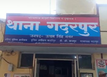 शर्मनाक: यहां पर दो युवतियों के आपत्तिजनक पोस्टर छपने पर मचा हड़कंप