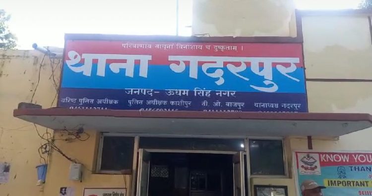 शर्मनाक: यहां पर दो युवतियों के आपत्तिजनक पोस्टर छपने पर मचा हड़कंप