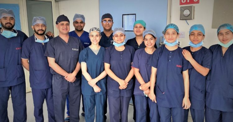 Health news: डबल स्टेंटिंग ने श्री महंत इन्दिरेश अस्पताल में एडवांस खाने की नली के कैंसर वाले एक युवक को बचाया