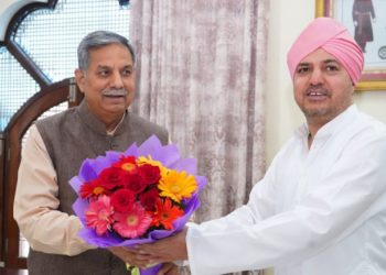 सीएम यूपी योगी आदित्यनाथ के शिक्षा सलाहकार  प्रो. डी.पी.सिंह ने श्री दरबार साहिब में टेका मत्था