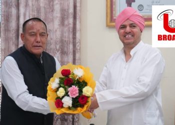 यू.के.एस.एस.एस.सी. के अध्यक्ष जी.एस. मर्तोलिया ने श्री दरबार साहिब में टेका मत्था