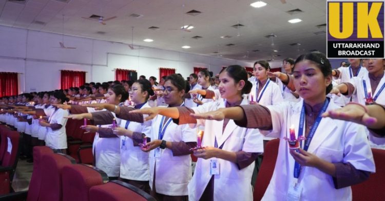 बुके बनाने में कनिका, वीडियो बनाने में शिवानी धामी   और माइक्रोटीचिंग में शिवानी कुमार अव्वल