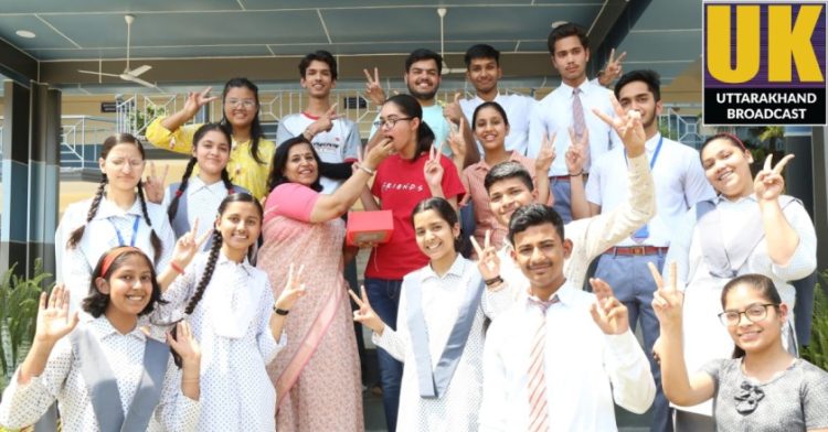 एस.जी.आर.आर. एजुकेशन मिशन के छात्र-छात्राओं ने किया प्रशंसनीय प्रदर्शन