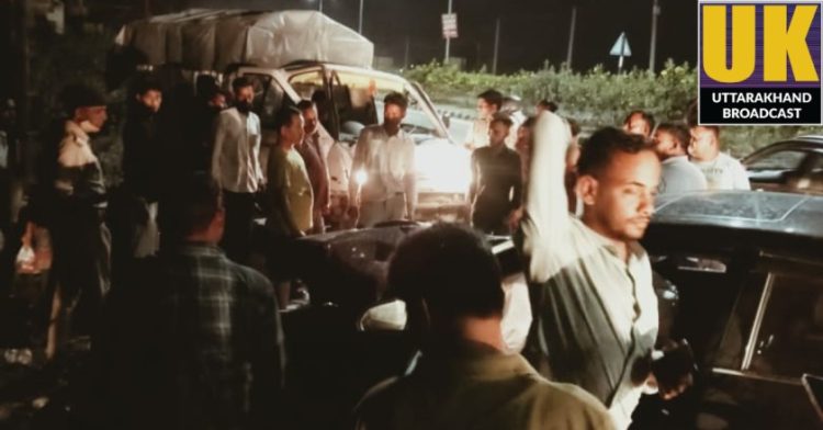 ब्रेकिंग: तीन वाहनों की आपस में भिड़ंत।बाल बाल टला बड़ा हादसा