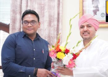 स्वास्थ्य सचिव डाॅ आर.राजेश कुमार ने श्री दरबार साहिब में टेका मत्था।स्वास्थ्य सेवाओं को अत्याधुनिक बनाने व नर्सिंग सेवाओं को और बेहतर बनाने पर हुई चर्चा