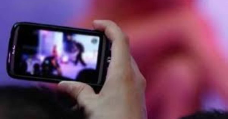 शर्मनाक: यहां पर महिला को खिलाया नशीला पदार्थ। अश्लील वीडियो बनाकर भेजा पति को।मुकदमा दर्ज