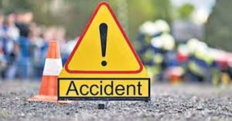 हादसा : पहाड़ी से गिरा बोल्डर। बाइक सवार युवक की मौत