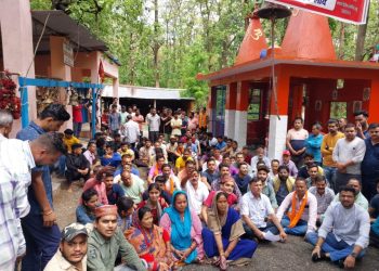 बड़ी खबर: प्राचीन घनयाल देवी मंदिर तोड़े जाने कि बात पर आक्रोशित हुए ग्रामवासी