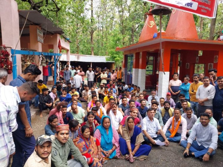 बड़ी खबर: प्राचीन घनयाल देवी मंदिर तोड़े जाने कि बात पर आक्रोशित हुए ग्रामवासी