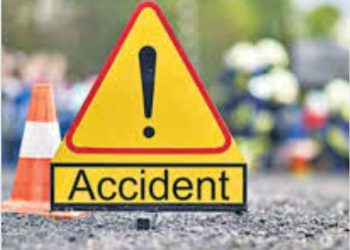 हादसा: अनियंत्रित बस ने दो स्कूटी सवारों को रौंदा, परिजनों में मचा कोहराम