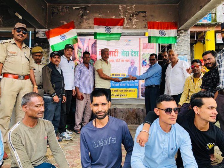 वासुदेव टैक्सी यूनियन ने धूमधाम से मनाया स्वतंत्रता दिवस, दर्जनों गांवों से माटी करी एकत्रित