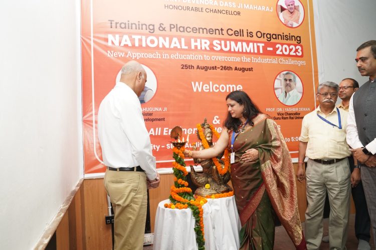 एसजीआरआर विश्वविद्यालय में जुटे देश की 50 नामचीन कंपनियों के एचआर और सी.ई.ओ.