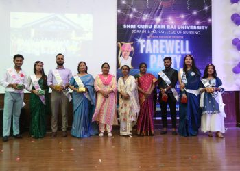 एसजीआरआर काॅलेज ऑफ नर्सिंग में जूनियर्स ने सीनियर्स को दिया फेयरवेल