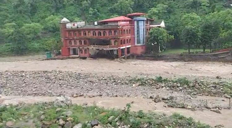 बड़ी खबर: मालदेवता में दून डिफेंस कॉलेज की बिल्डिंग हुई जमीदोज़