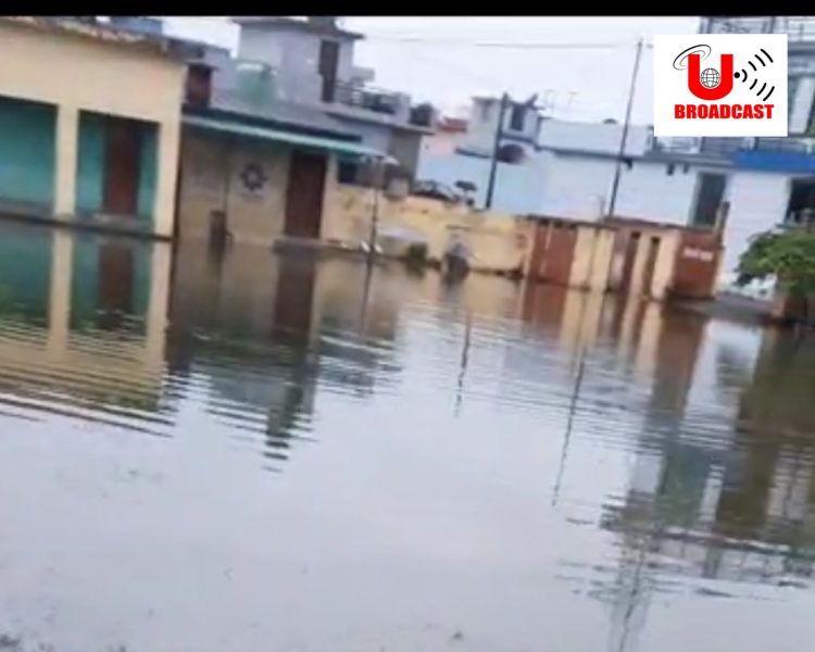 वीडियो: यहां इन्टर कॉलेज में जल भराव, स्कूल प्रबंधन ने करी छुट्टी